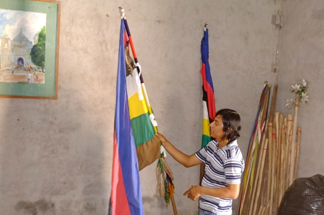 Jose, a member of OSMIJ discussing the significance of the colors in the Kakawira flag